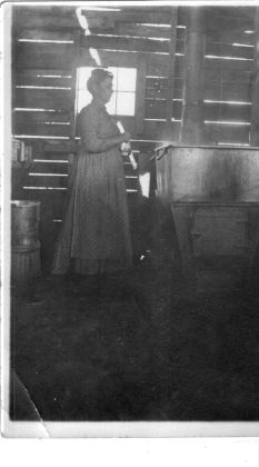 Lucia L. (Taylor) Hill (1864–1957), wife of George E. Hill. V-1-04