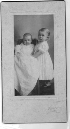 Winniford Smith, b. 4/9/1906; Emily Smith, b. 5/30/1907. Children of Walter Wyman Smith Sr. Photo taken September, 1907.