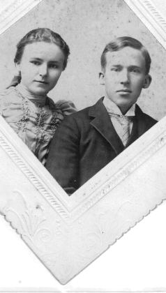 Pansy Smith (1879–1958) and Pliny Smith (1877–1957), 1898. Children of Cornelius and Sarah T. (Lamb) Smith. (V-3-09), (D-2-05)