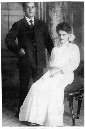 Robert C. and Jennie Brimblecombe. Robert (1886–1982); Jennie M. (1886–1961). D-2-03