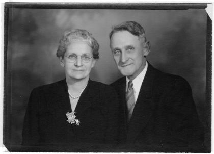 Minnie M. (1886–1974) and Ernest Achilles (1886–1966). D-2-02