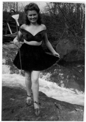 Helen Ennis, 1922–1994. (Original photographs on this page belong to Phyllis Boomhower.)