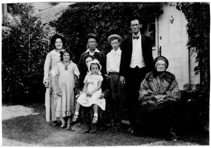 Esther Smith, Nancy Ling, Gertrude Shute, Nancy Coyle, Pliny Smith, Elbridge Shute, Mason Chester, Katherine Chester.